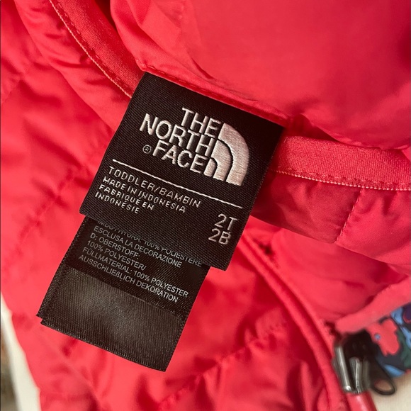 The North Face Reversible Toddler Jacket - Picture 6 of 6